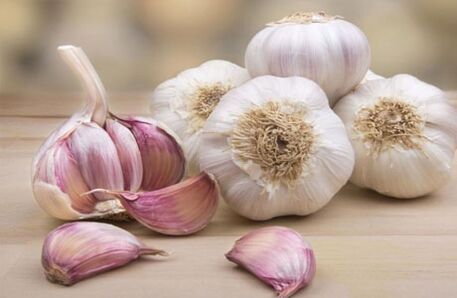 how and how to treat the fungus on the nails of the legs