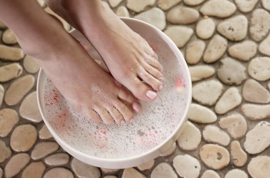 foot baths with hydrogen peroxide against fungus
